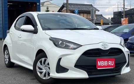 Toyota Yaris, 2022 год, 700 000 рублей, 3 фотография