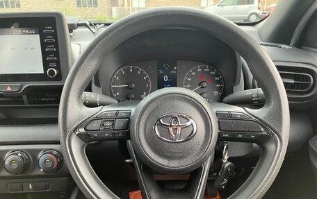 Toyota Yaris, 2022 год, 700 000 рублей, 11 фотография