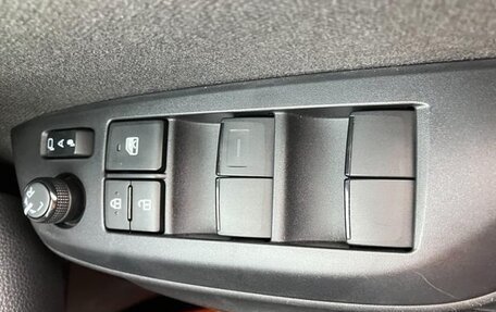 Toyota Yaris, 2022 год, 700 000 рублей, 16 фотография