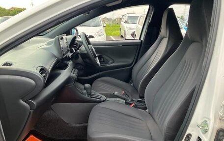 Toyota Yaris, 2022 год, 700 000 рублей, 18 фотография