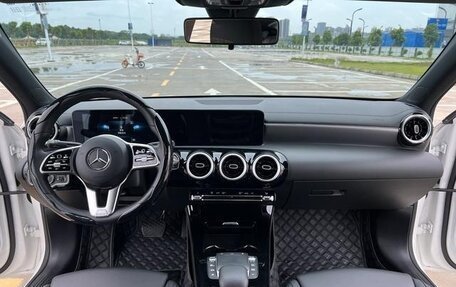 Mercedes-Benz A-Класс, 2022 год, 1 700 000 рублей, 10 фотография