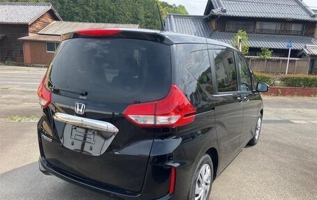Honda Freed II, 2022 год, 1 300 000 рублей, 6 фотография