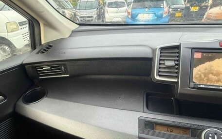 Honda Freed I, 2014 год, 800 000 рублей, 17 фотография