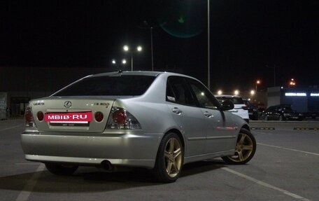 Toyota Altezza, 2000 год, 750 000 рублей, 3 фотография