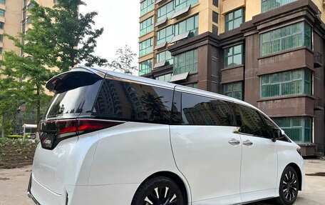 Toyota Vellfire, 2025 год, 14 000 000 рублей, 4 фотография
