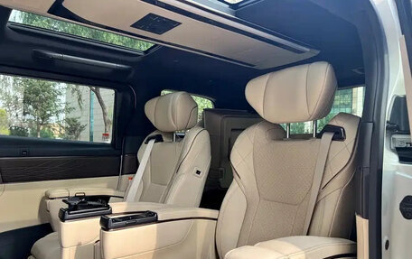 Toyota Vellfire, 2025 год, 14 000 000 рублей, 10 фотография