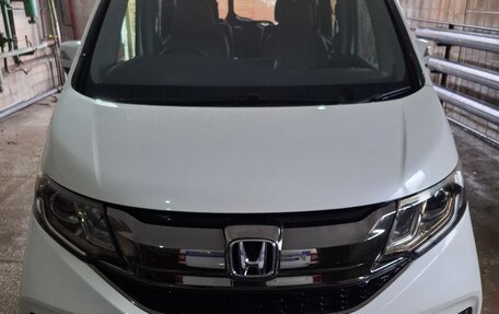 Honda Stepwgn IV, 2016 год, 1 750 000 рублей, 1 фотография