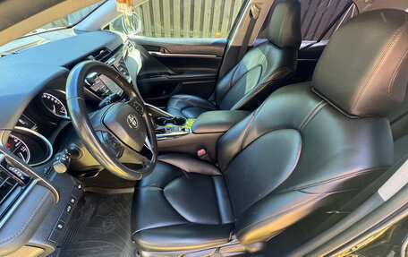 Toyota Camry, 2018 год, 2 600 000 рублей, 10 фотография