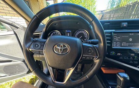 Toyota Camry, 2018 год, 2 600 000 рублей, 15 фотография
