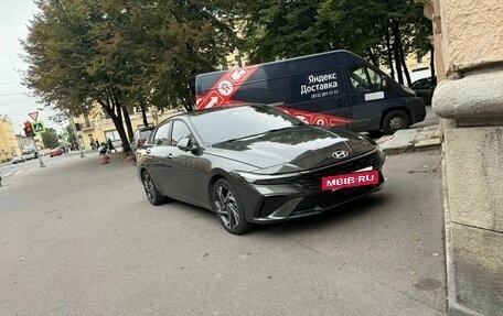 Hyundai Elantra, 2023 год, 1 800 000 рублей, 2 фотография