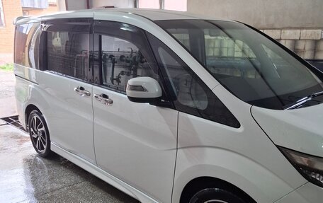 Honda Stepwgn IV, 2016 год, 1 750 000 рублей, 3 фотография