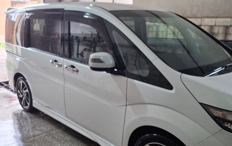 Honda Stepwgn IV, 2016 год, 1 750 000 рублей, 2 фотография