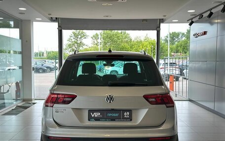 Volkswagen Tiguan II, 2019 год, 2 377 000 рублей, 5 фотография