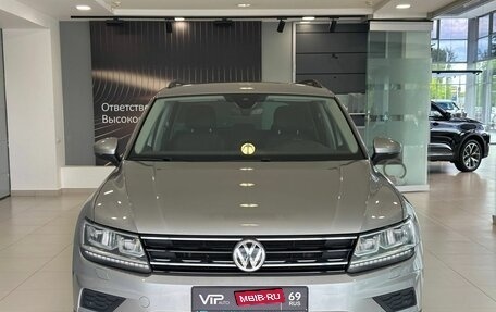 Volkswagen Tiguan II, 2019 год, 2 377 000 рублей, 2 фотография