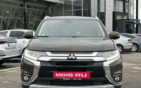 Mitsubishi Outlander III рестайлинг 3, 2017 год, 1 615 000 рублей, 2 фотография