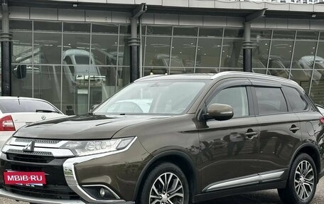 Mitsubishi Outlander III рестайлинг 3, 2017 год, 1 615 000 рублей, 3 фотография