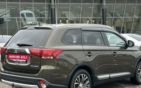 Mitsubishi Outlander III рестайлинг 3, 2017 год, 1 615 000 рублей, 6 фотография