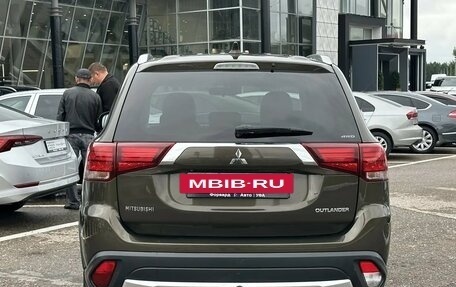 Mitsubishi Outlander III рестайлинг 3, 2017 год, 1 615 000 рублей, 5 фотография