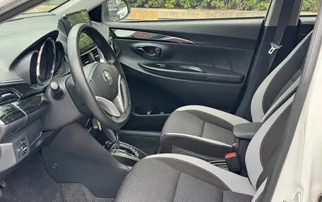 Toyota Yaris XP150 рестайлинг, 2023 год, 1 050 100 рублей, 6 фотография