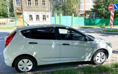 Hyundai Solaris II рестайлинг, 2015 год, 925 000 рублей, 4 фотография
