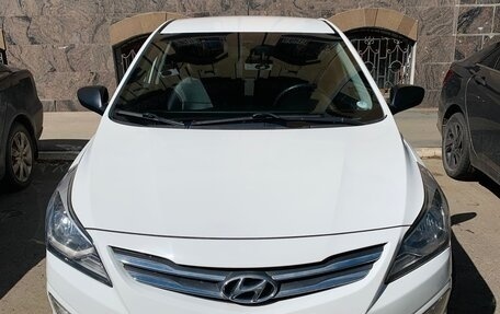 Hyundai Solaris II рестайлинг, 2015 год, 925 000 рублей, 2 фотография