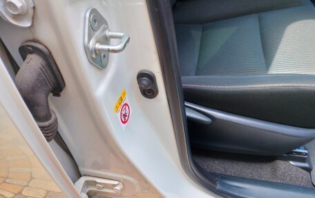 Toyota RAV4, 2013 год, 1 700 000 рублей, 18 фотография
