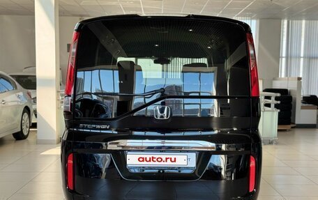 Honda Stepwgn IV, 2018 год, 2 000 000 рублей, 5 фотография