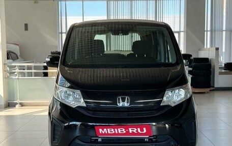 Honda Stepwgn IV, 2018 год, 2 000 000 рублей, 2 фотография