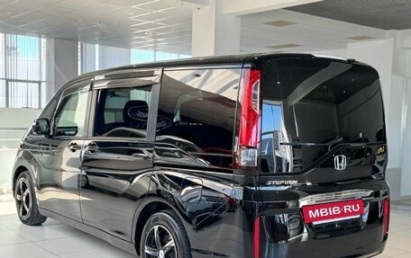 Honda Stepwgn IV, 2018 год, 2 000 000 рублей, 6 фотография