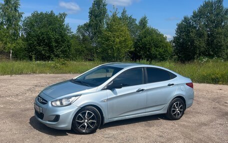 Hyundai Solaris II рестайлинг, 2012 год, 600 000 рублей, 1 фотография