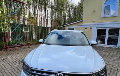 Volkswagen Tiguan II, 2018 год, 2 300 000 рублей, 1 фотография