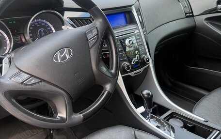 Hyundai Sonata VI, 2011 год, 989 000 рублей, 4 фотография