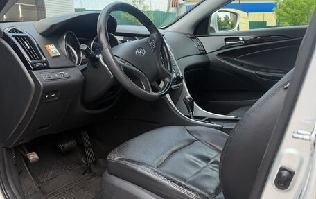 Hyundai Sonata VI, 2011 год, 989 000 рублей, 3 фотография