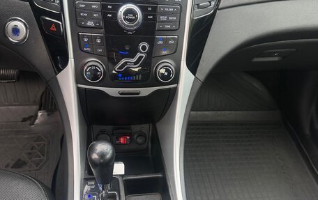 Hyundai Sonata VI, 2011 год, 989 000 рублей, 7 фотография