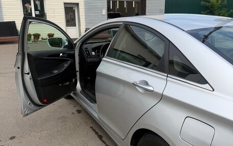 Hyundai Sonata VI, 2011 год, 989 000 рублей, 11 фотография