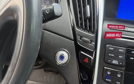 Hyundai Sonata VI, 2011 год, 989 000 рублей, 13 фотография
