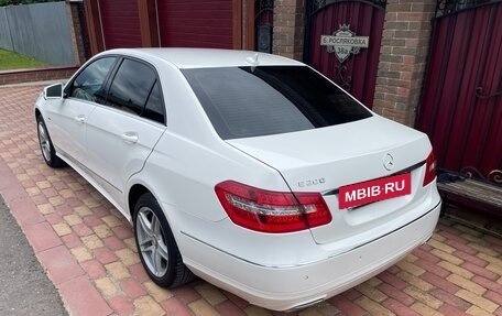 Mercedes-Benz E-Класс, 2012 год, 1 780 000 рублей, 3 фотография