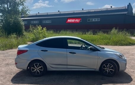 Hyundai Solaris II рестайлинг, 2012 год, 600 000 рублей, 2 фотография