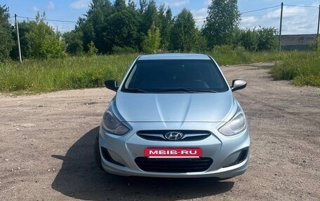Hyundai Solaris II рестайлинг, 2012 год, 600 000 рублей, 3 фотография
