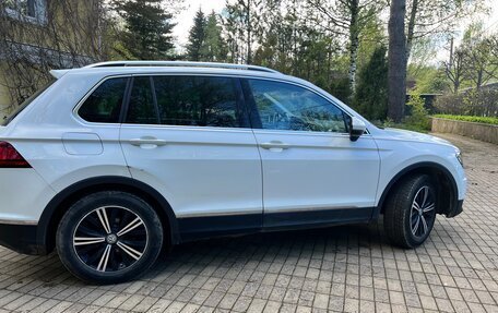 Volkswagen Tiguan II, 2018 год, 2 300 000 рублей, 3 фотография