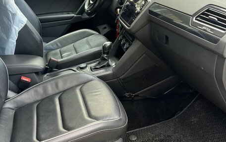 Volkswagen Tiguan II, 2018 год, 2 300 000 рублей, 13 фотография