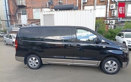 Hyundai Grand Starex Grand Starex I рестайлинг 2, 2018 год, 3 950 000 рублей, 3 фотография