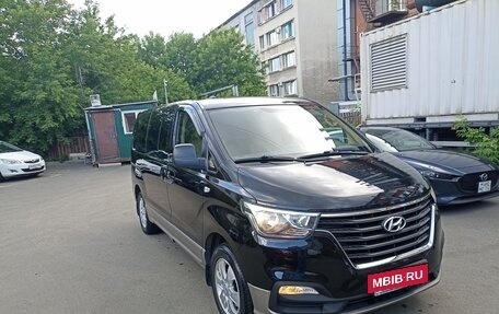 Hyundai Grand Starex Grand Starex I рестайлинг 2, 2018 год, 3 950 000 рублей, 2 фотография