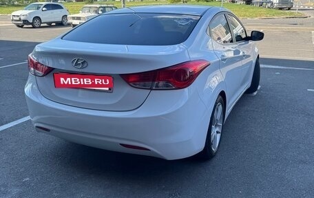 Hyundai Elantra V, 2013 год, 870 000 рублей, 2 фотография