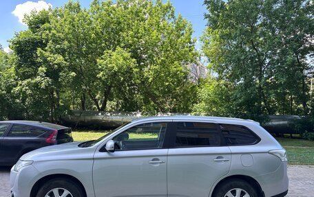 Mitsubishi Outlander III рестайлинг 3, 2014 год, 1 350 000 рублей, 3 фотография