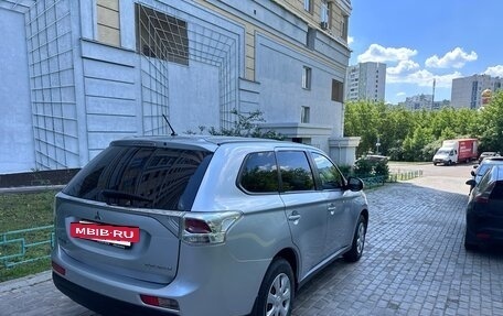 Mitsubishi Outlander III рестайлинг 3, 2014 год, 1 350 000 рублей, 5 фотография