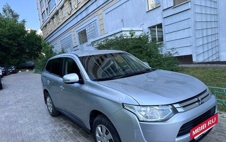 Mitsubishi Outlander III рестайлинг 3, 2014 год, 1 350 000 рублей, 6 фотография