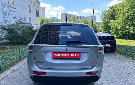 Mitsubishi Outlander III рестайлинг 3, 2014 год, 1 350 000 рублей, 4 фотография