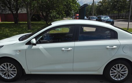KIA Rio IV, 2018 год, 1 380 000 рублей, 2 фотография