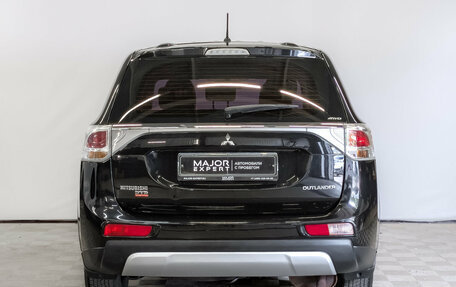 Mitsubishi Outlander III рестайлинг 3, 2014 год, 1 590 000 рублей, 6 фотография